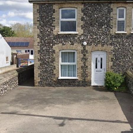 Charming 3 Bedroom Flint Cottage Lakenheath Экстерьер фото